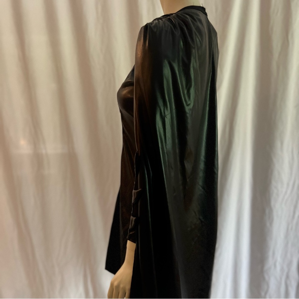Batgirl costume! Great quality. Mask was repaired but looks good. Size S. - Picture 7 of 12
